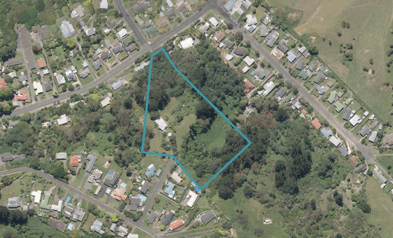 11 Iris Place, Bastia Hill, Whanganui - Carousel 1