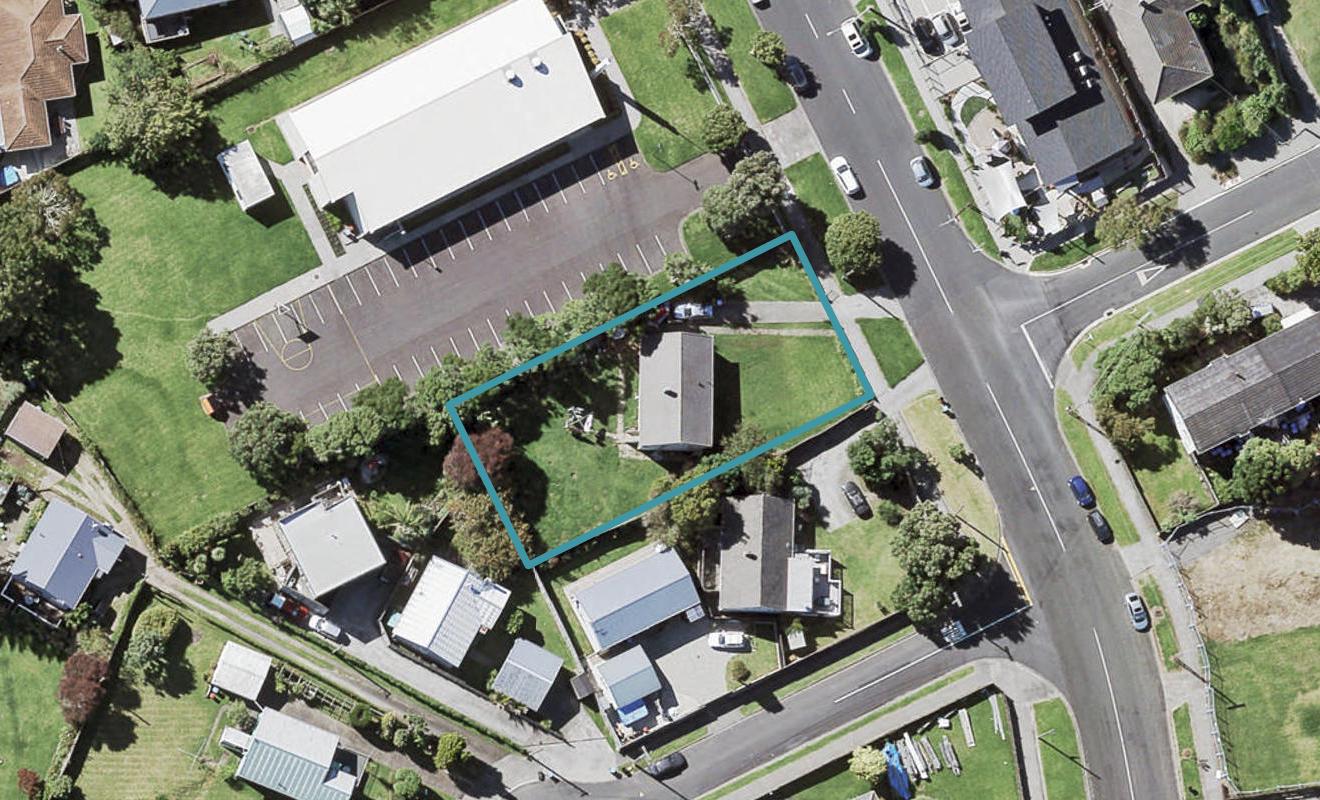 11 Taniwha Street, Wai o Taiki Bay, Auckland - Carousel 1
