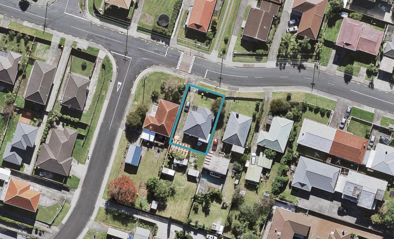 8 Strid Road, Te Atatu South, Auckland - Carousel 1