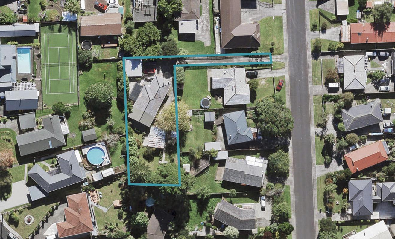 3 Finlow Drive, Te Atatu South, Auckland - Carousel 1