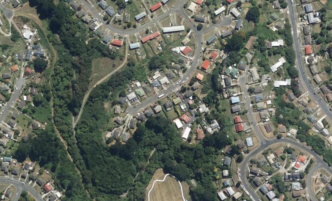 27 Dorset Grove, Cannons Creek, Porirua - Carousel 1