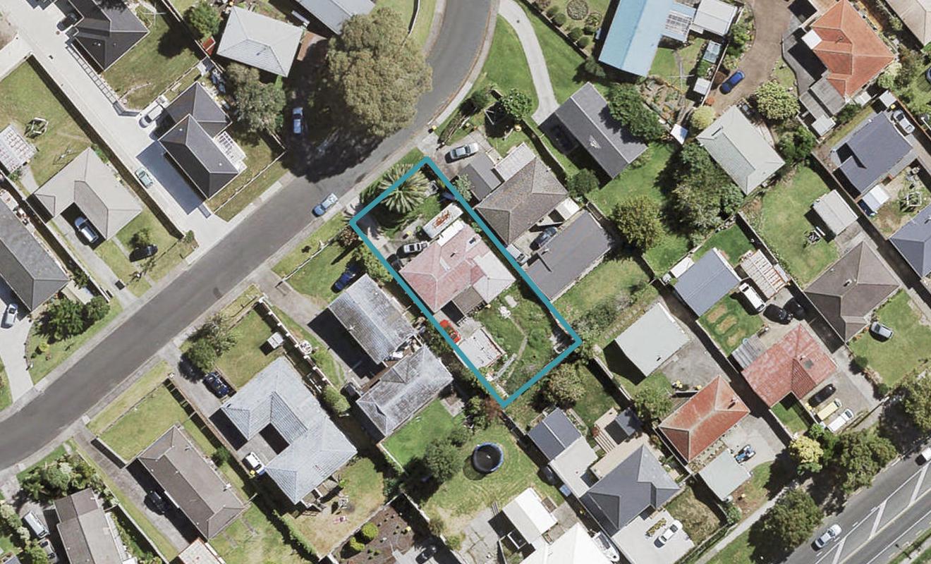 18 Coburg Street, Henderson, Auckland - Carousel 1