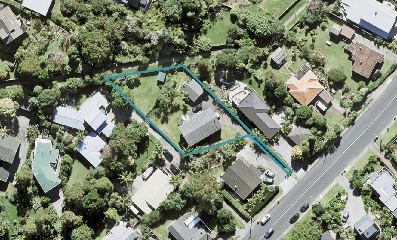 908 Beach Road, Waiake, Auckland - Carousel 1
