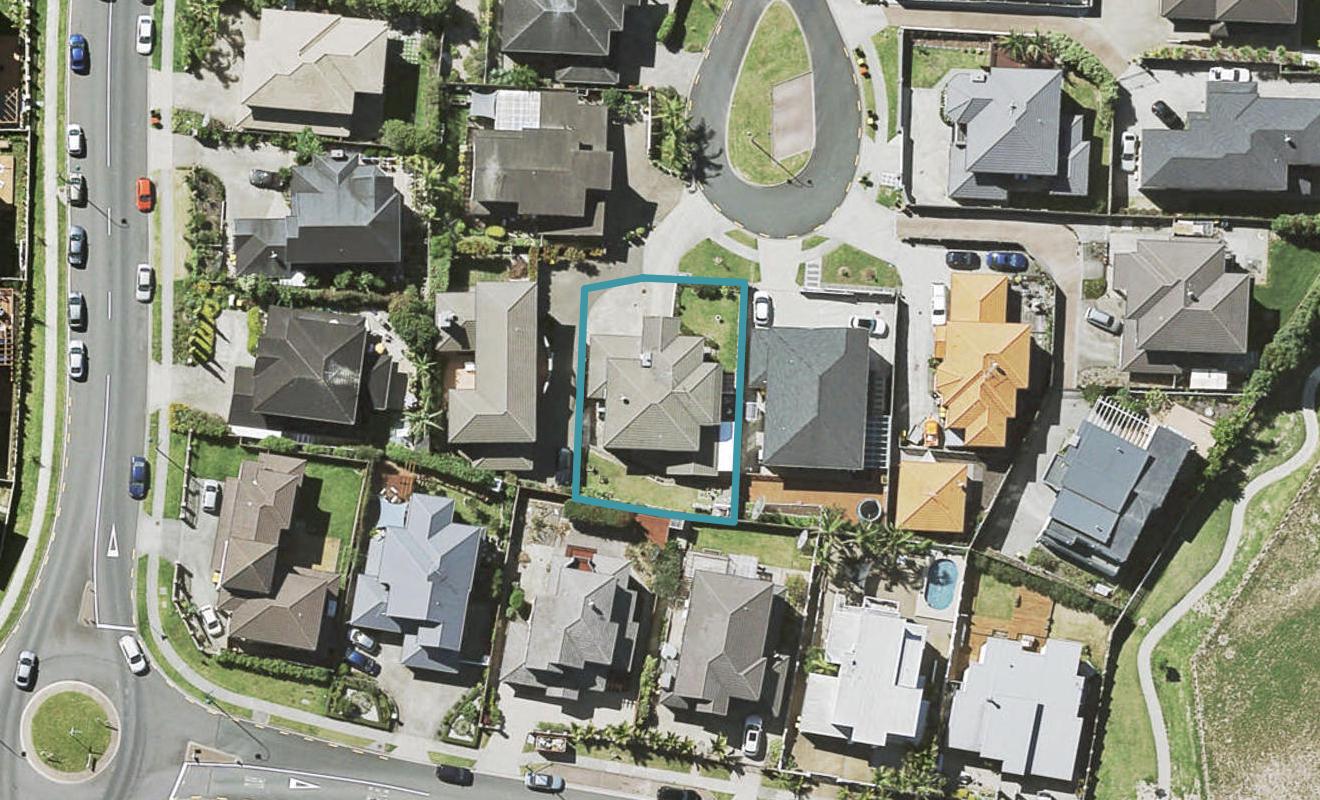 13 Lismore Way, Oteha, Auckland - Carousel 1