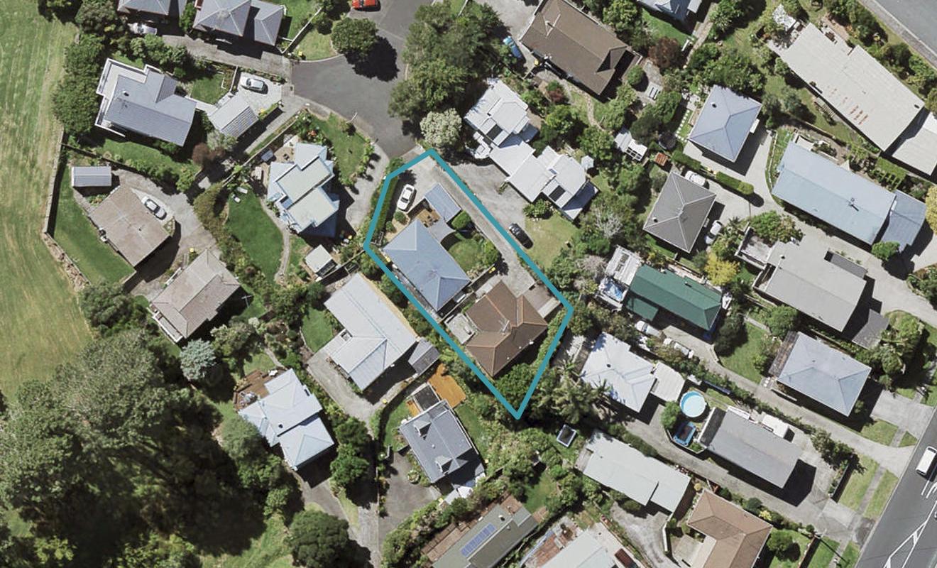 1/8 Mira Place, Windsor Park, Auckland - Carousel 1