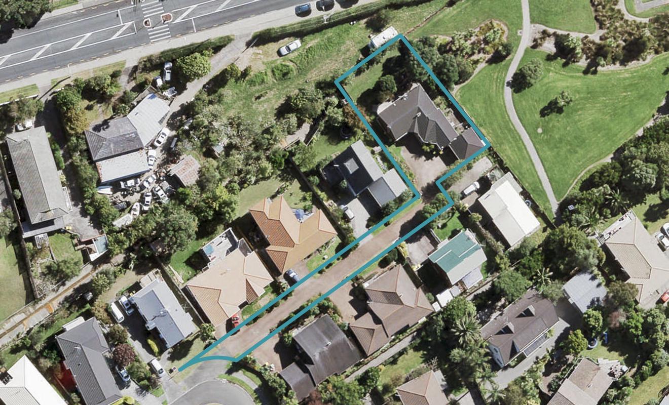 36 Taupiko Place, Green Bay, Auckland - Carousel 1