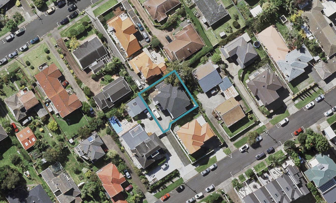 39A Bracken Avenue, Takapuna, Auckland - Carousel 1