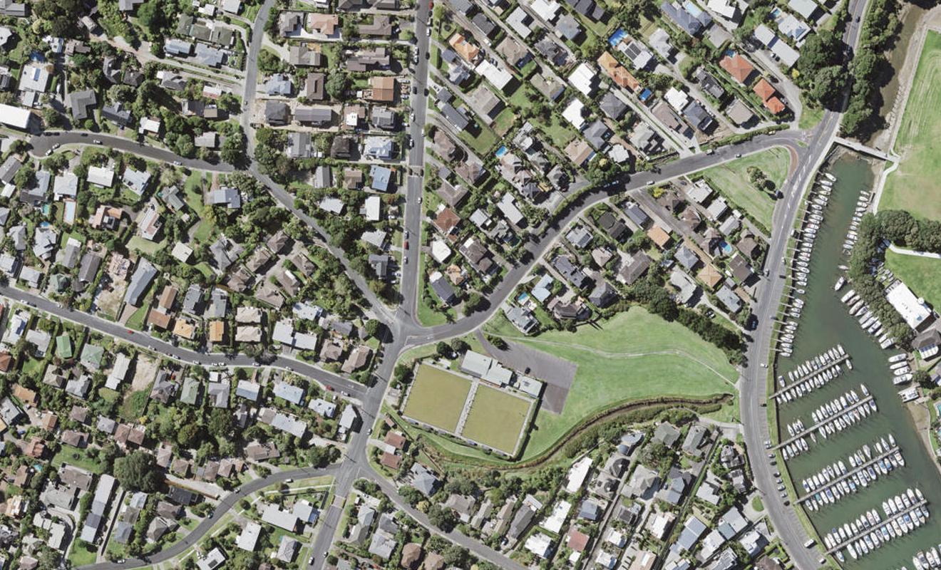 31 Commodore Parry Road, Castor Bay, Auckland - Carousel 1