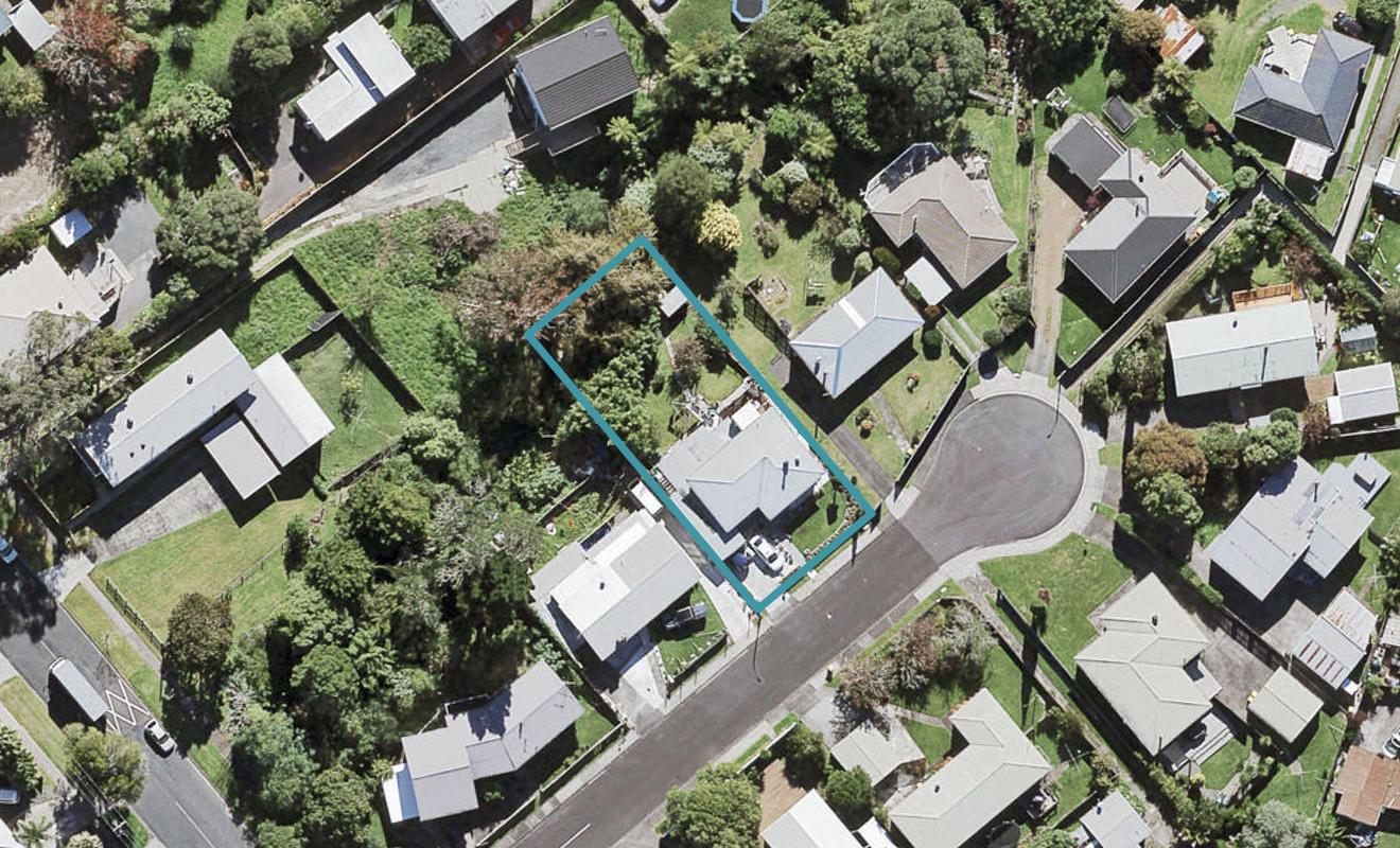 2 Dolan Place, New Lynn, Auckland - Carousel 1