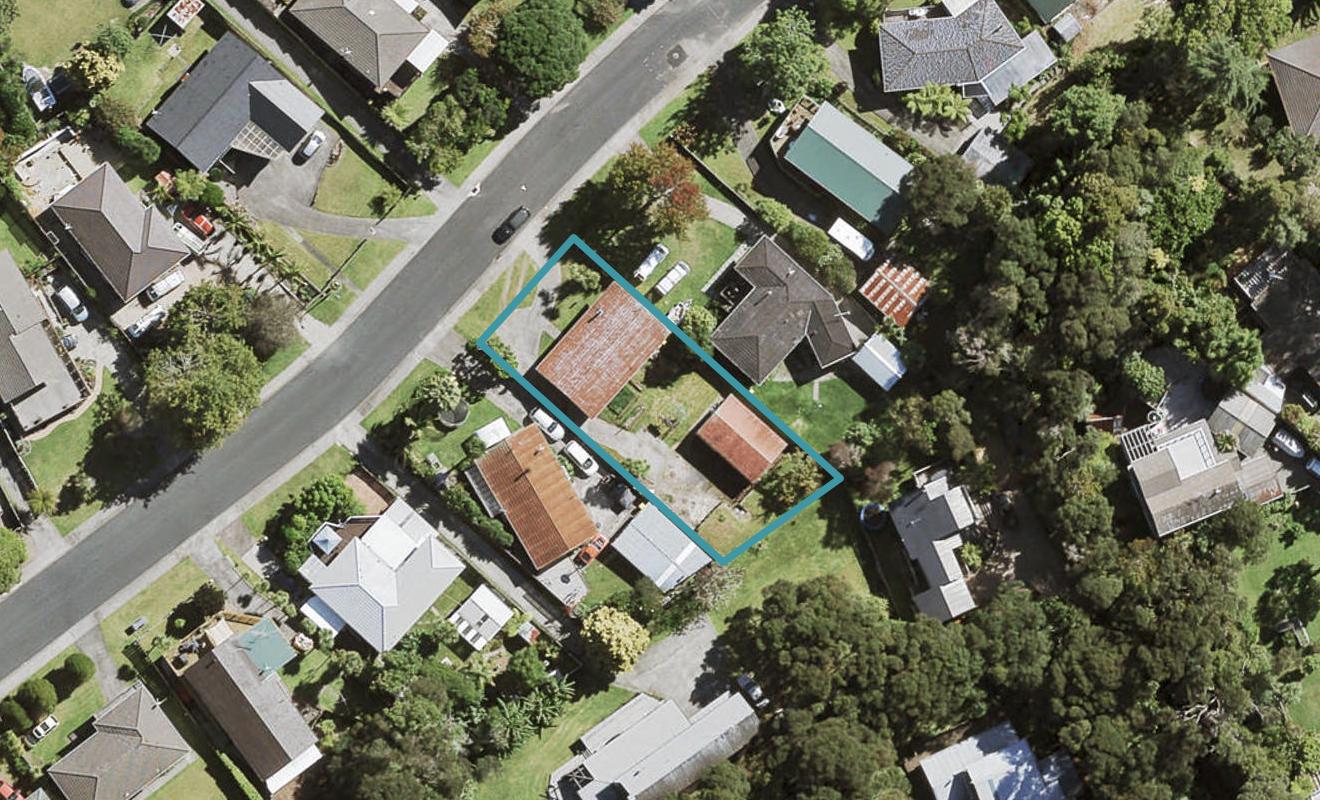 14 Staincross Street, Green Bay, Auckland - Carousel 1