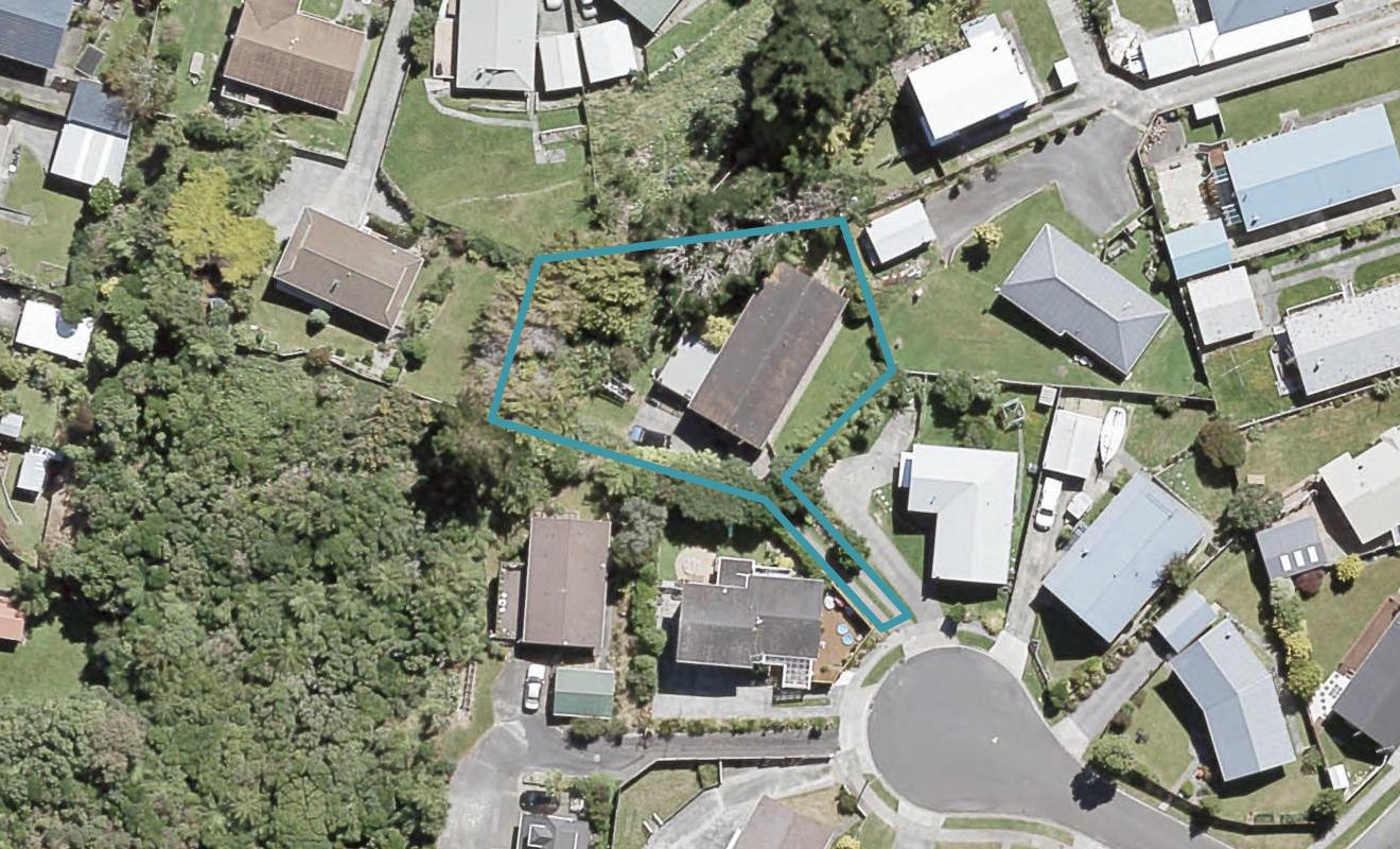 8 Bluff Close, Kelson, Lower Hutt - Carousel 1