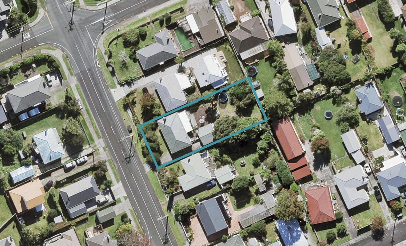 99 Flanshaw Road, Te Atatu South, Auckland - Carousel 1