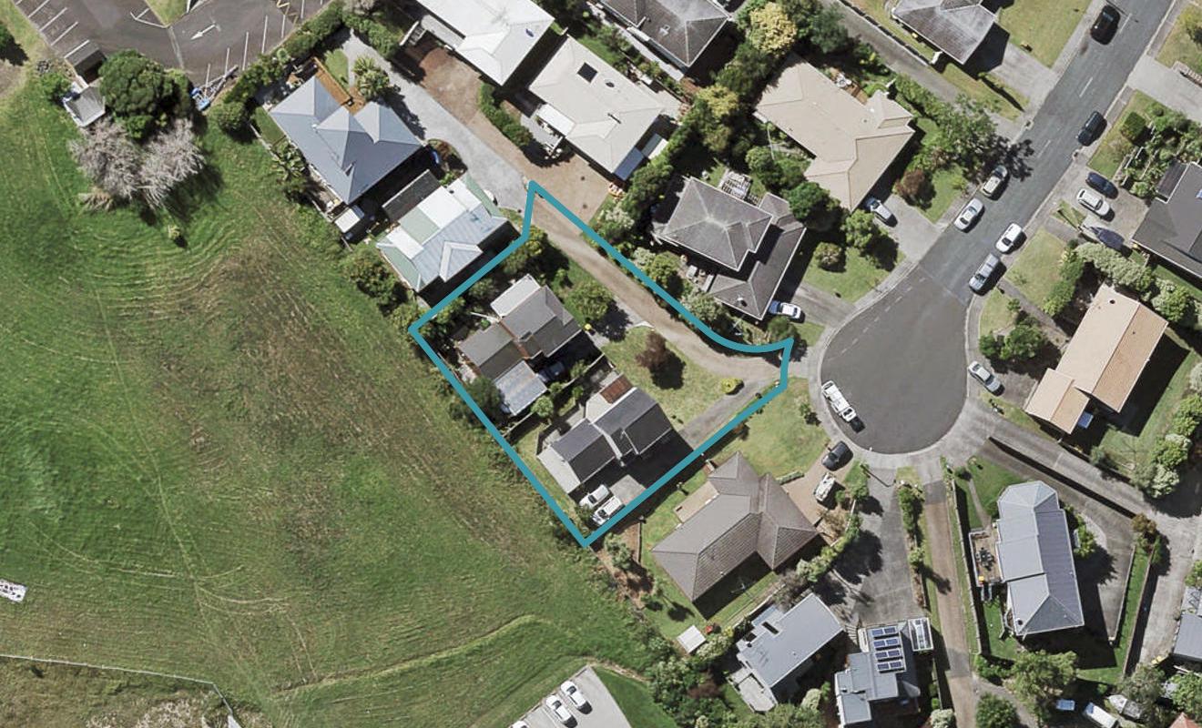 2/61 Centorian Drive, Windsor Park, Auckland - Carousel 1