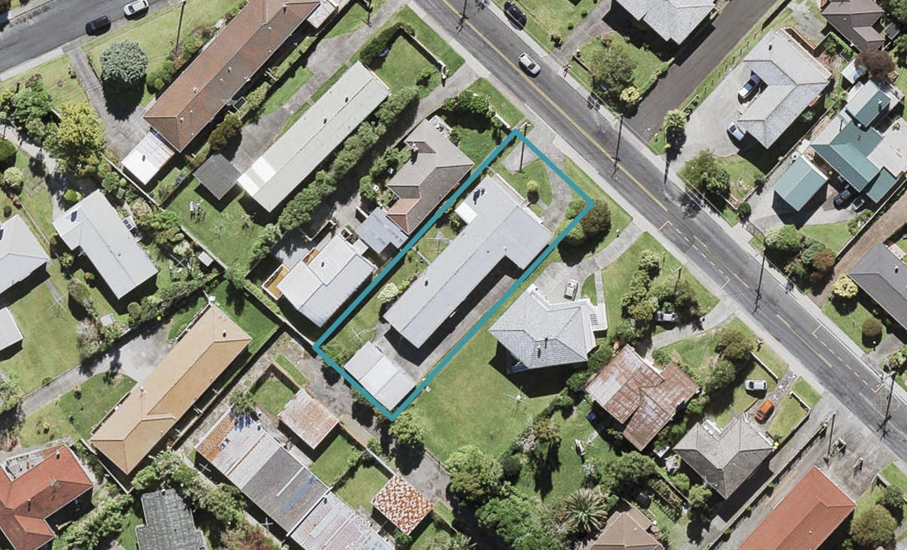 83 Royal View Road, Te Atatu South, Auckland - Carousel 1