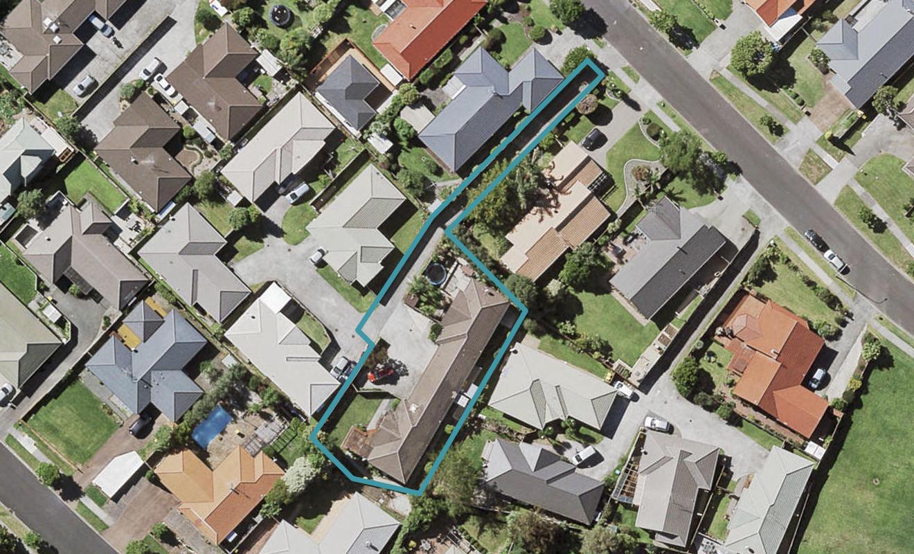 2/32 West Fairway, Golflands, Auckland - Carousel 1