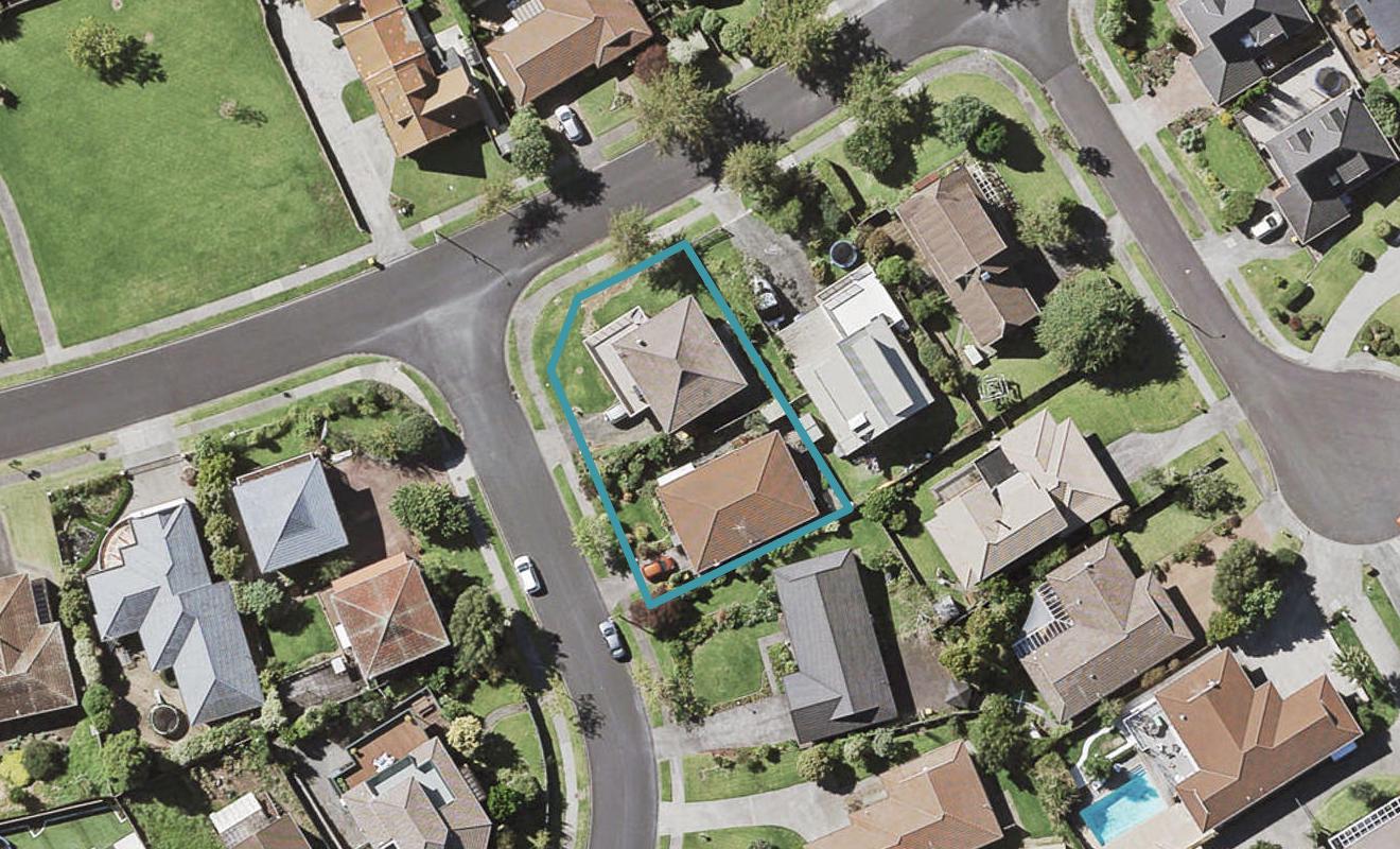 2/2 Pitlochry Place, Highland Park, Auckland - Carousel 1