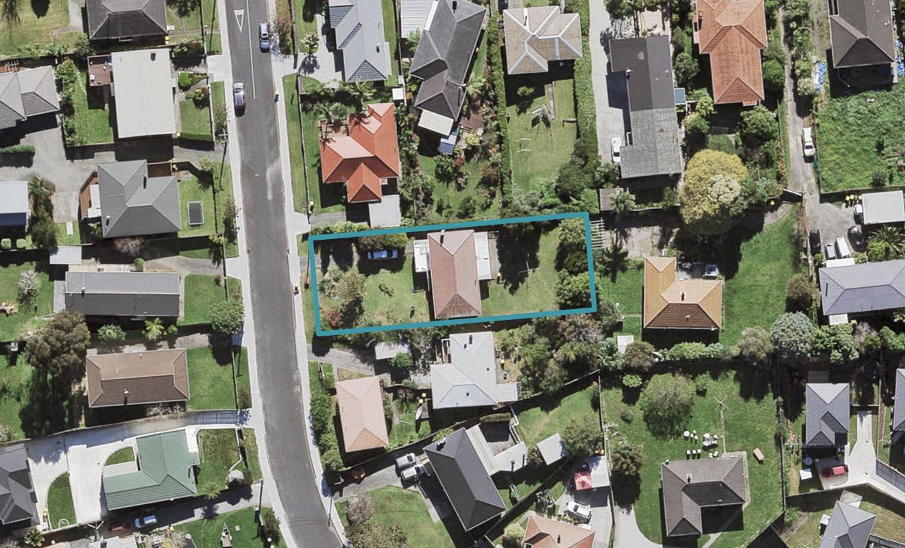 4 Castaing Crescent, Te Atatu South, Auckland - Carousel 1
