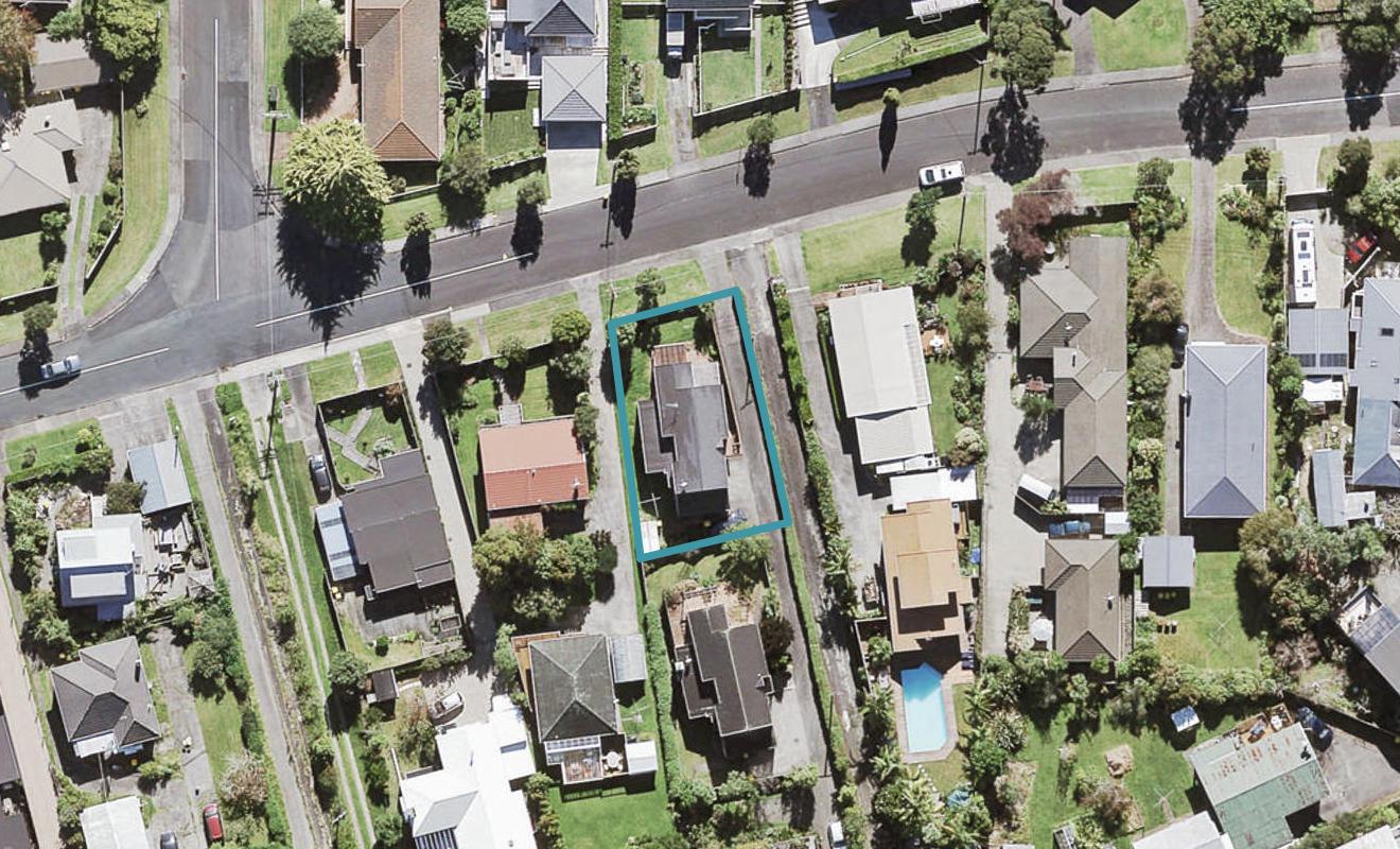 10 Cliff View Drive, Green Bay, Auckland - Carousel 1