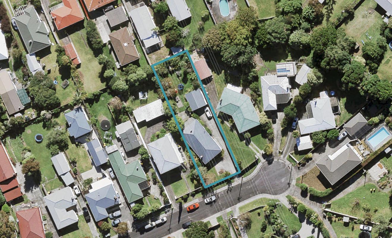 12 Marlene Avenue, Te Atatu South, Auckland - Carousel 1