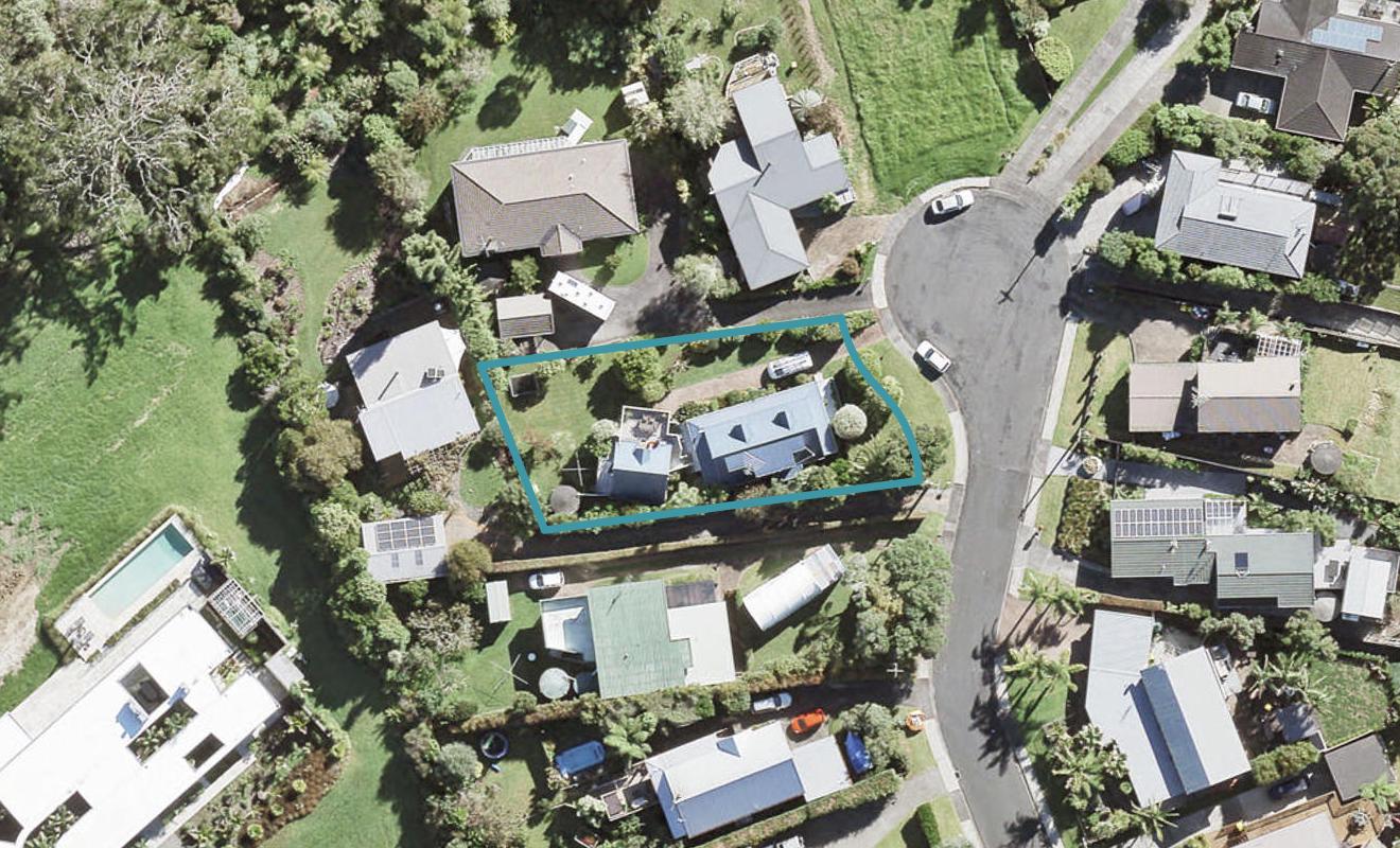 18 Valerie Crescent, Okura, Albany - Carousel 1