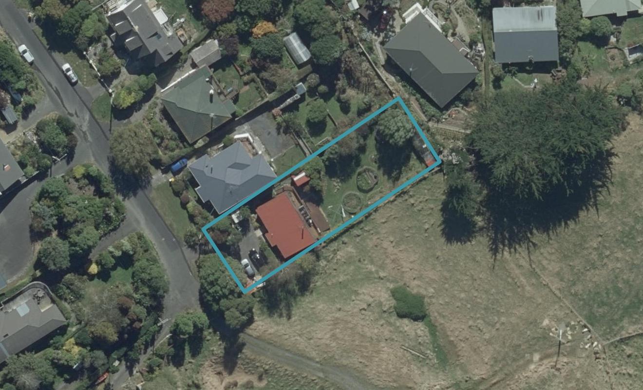 11 Featherston Street, Macandrew Bay, Dunedin - Carousel 1