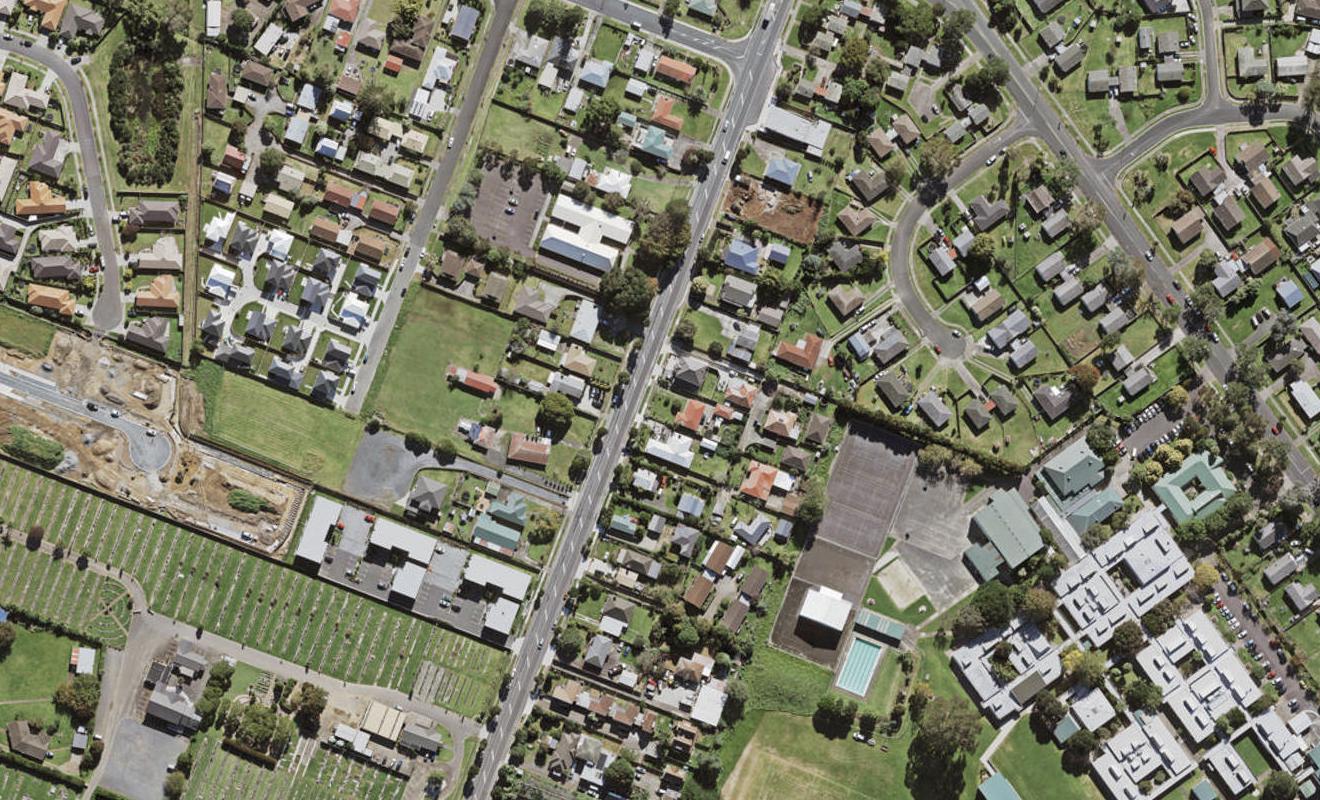 64 Mckenzie Road, Mangere Bridge, Auckland - Carousel 1