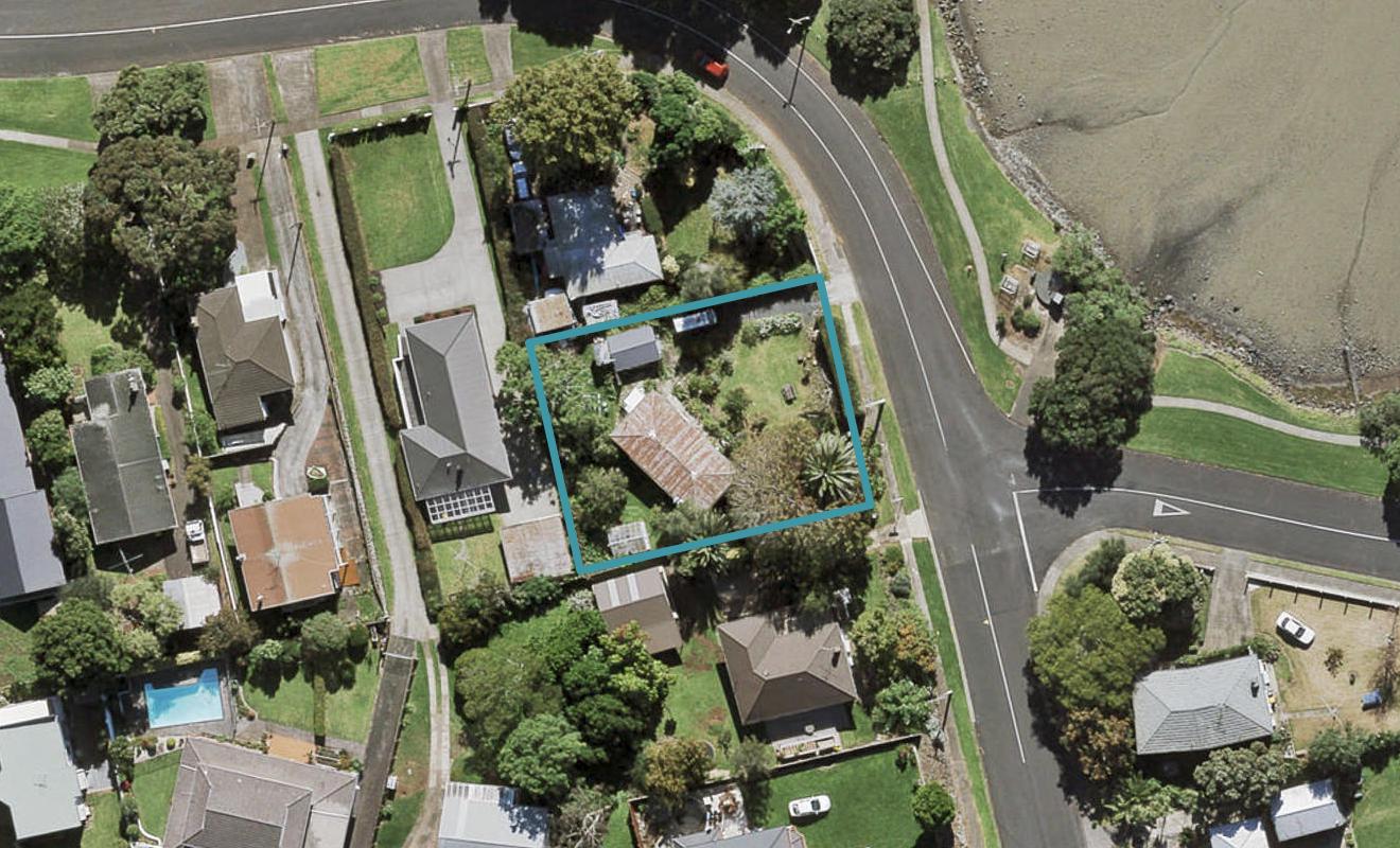 4 Woodward Avenue, Mangere Bridge, Auckland - Carousel 1