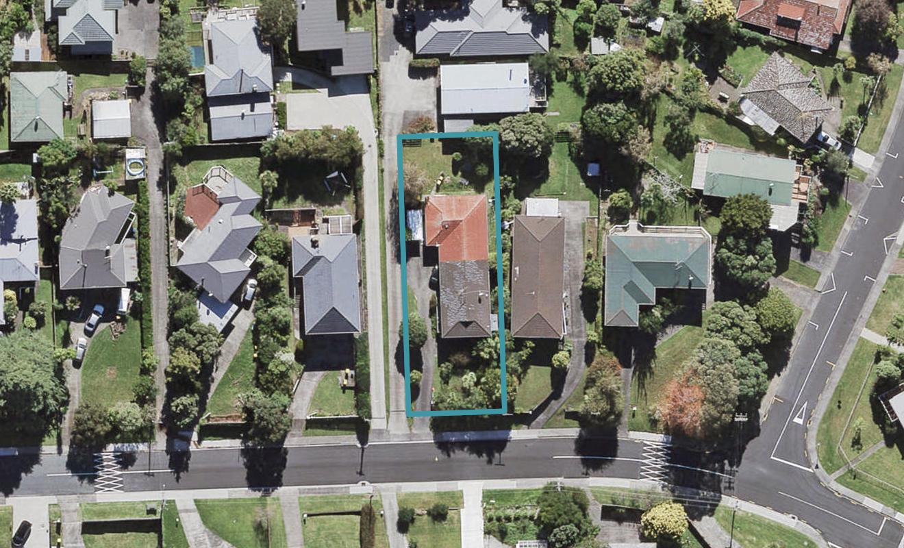 2/38 Divich Avenue, Te Atatu South, Auckland - Carousel 1
