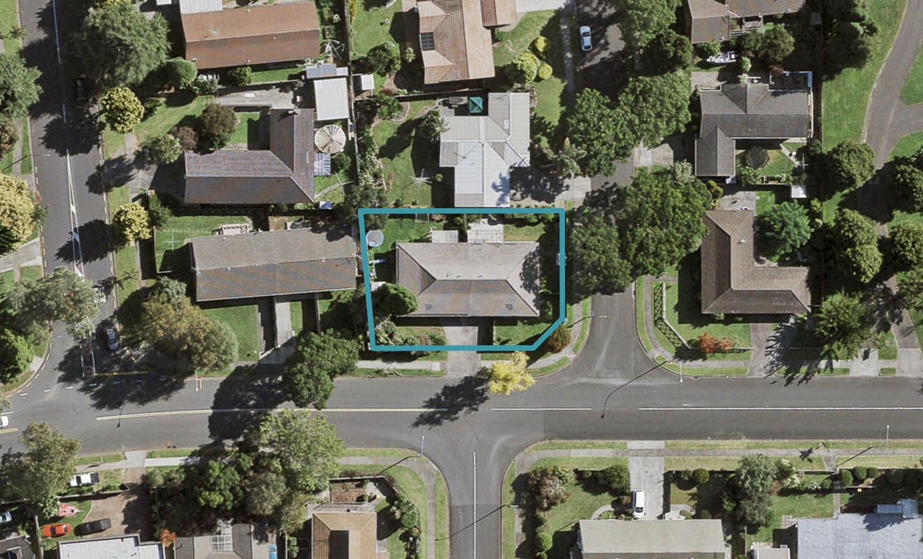 2/2 Ross Martin Court, Conifer Grove, Takanini - Carousel 1