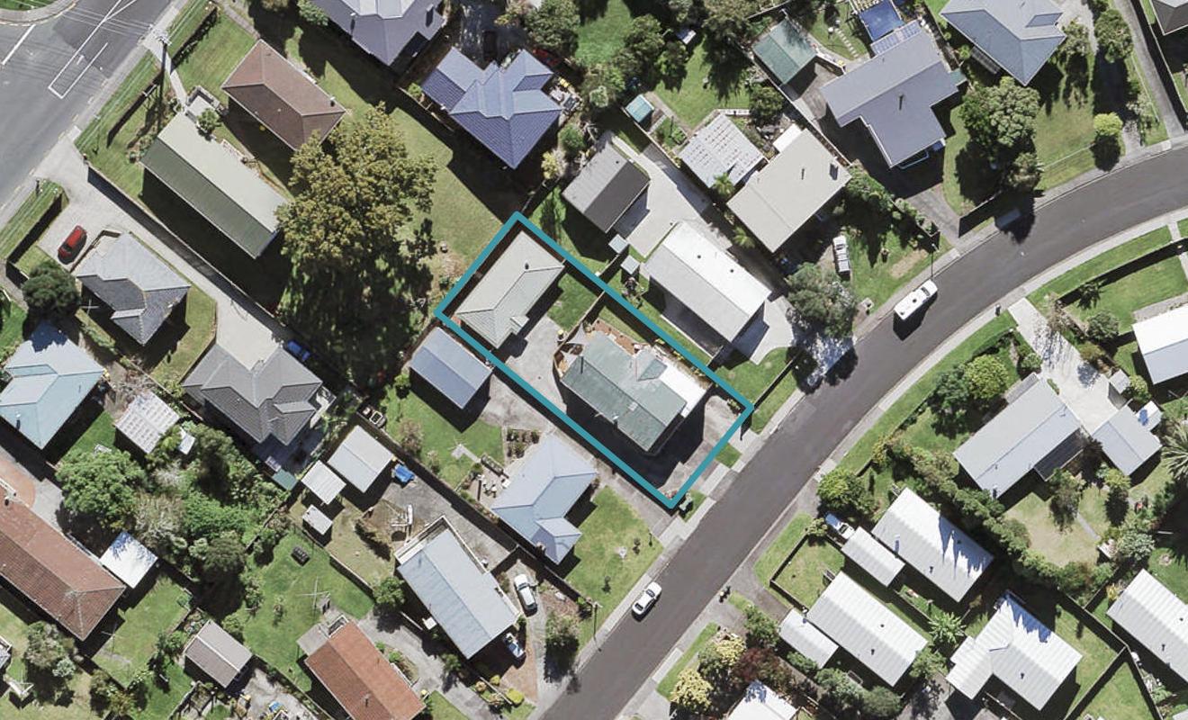 18 Patts Avenue, Glendene, Auckland - Carousel 1