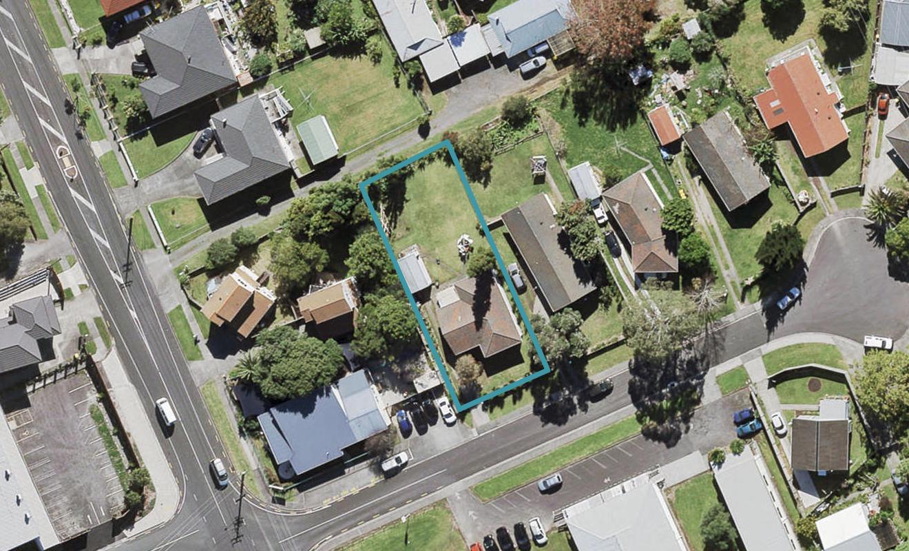 4C Cole Place, Te Atatu South, Auckland - Carousel 1
