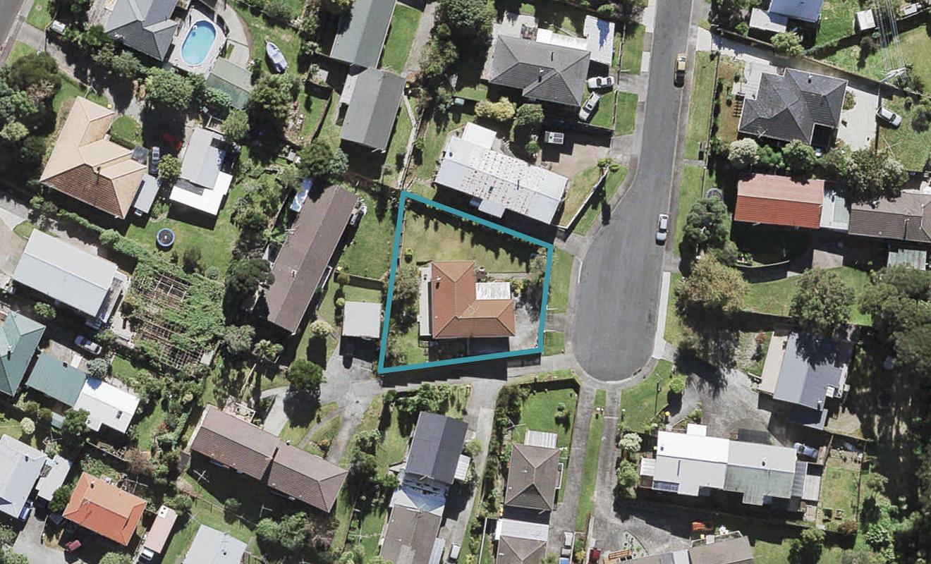 9 Talavera Place, Te Atatu South, Auckland - Carousel 1
