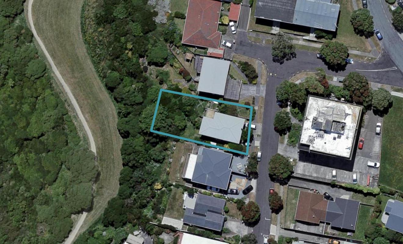 16 Duchess Place, Maupuia, Wellington - Carousel 1