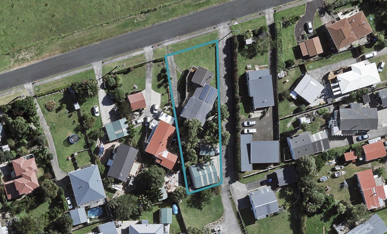 20 Beach Road, Waiuku - Carousel 1