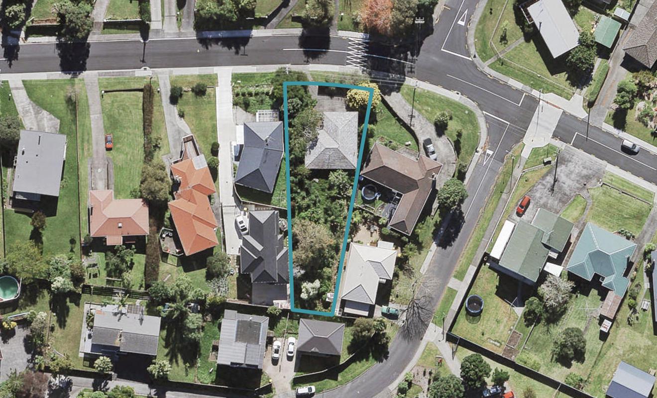 25 Divich Avenue, Te Atatu South, Auckland - Carousel 1