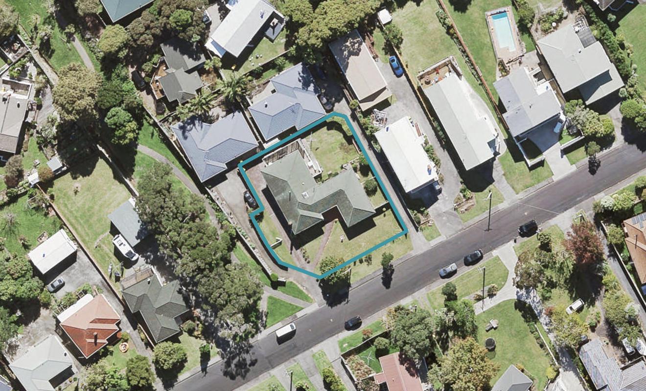 89 Cliff View Drive, Green Bay, Auckland - Carousel 1