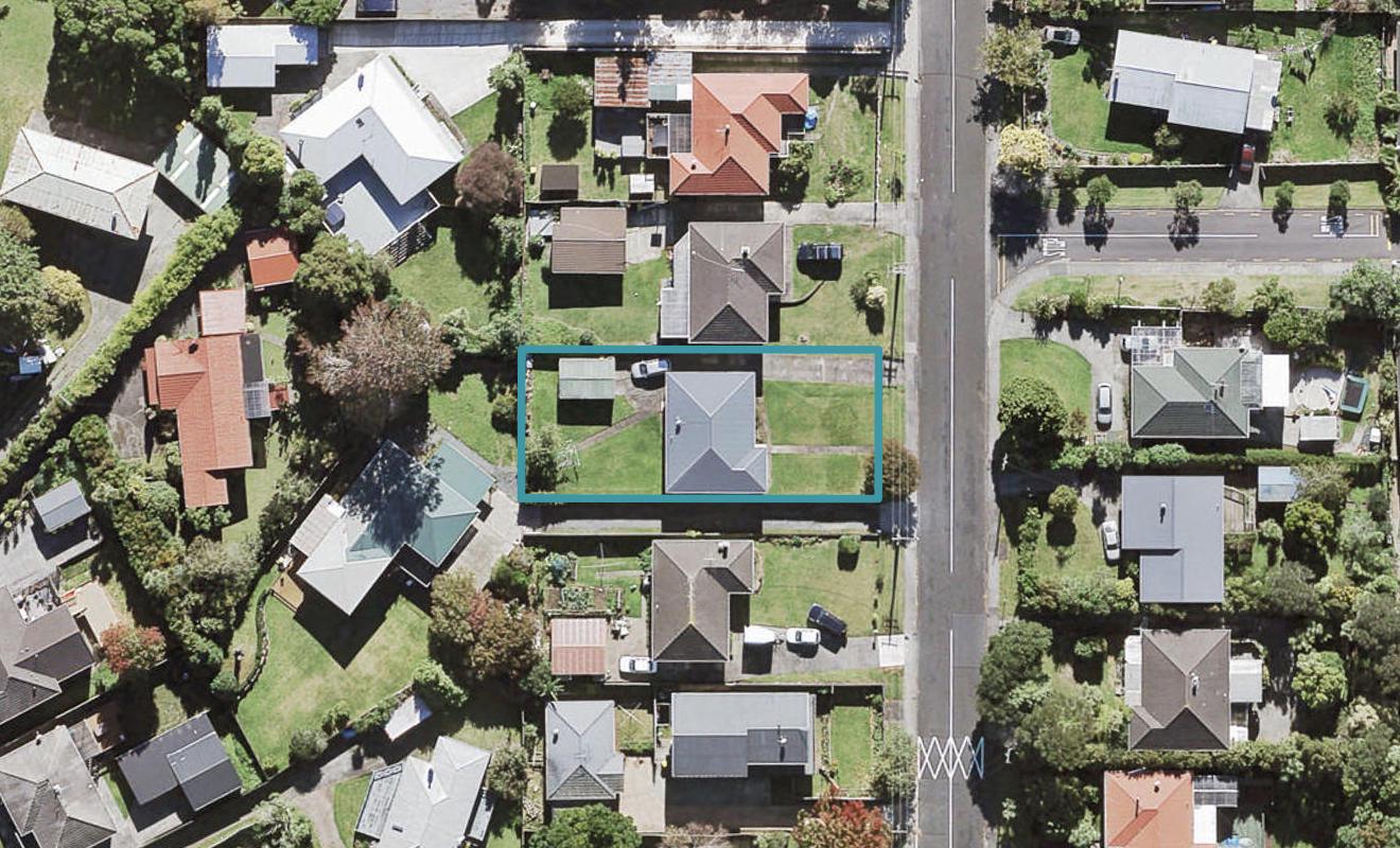 21 Taupo Street, Green Bay, Auckland - Carousel 1