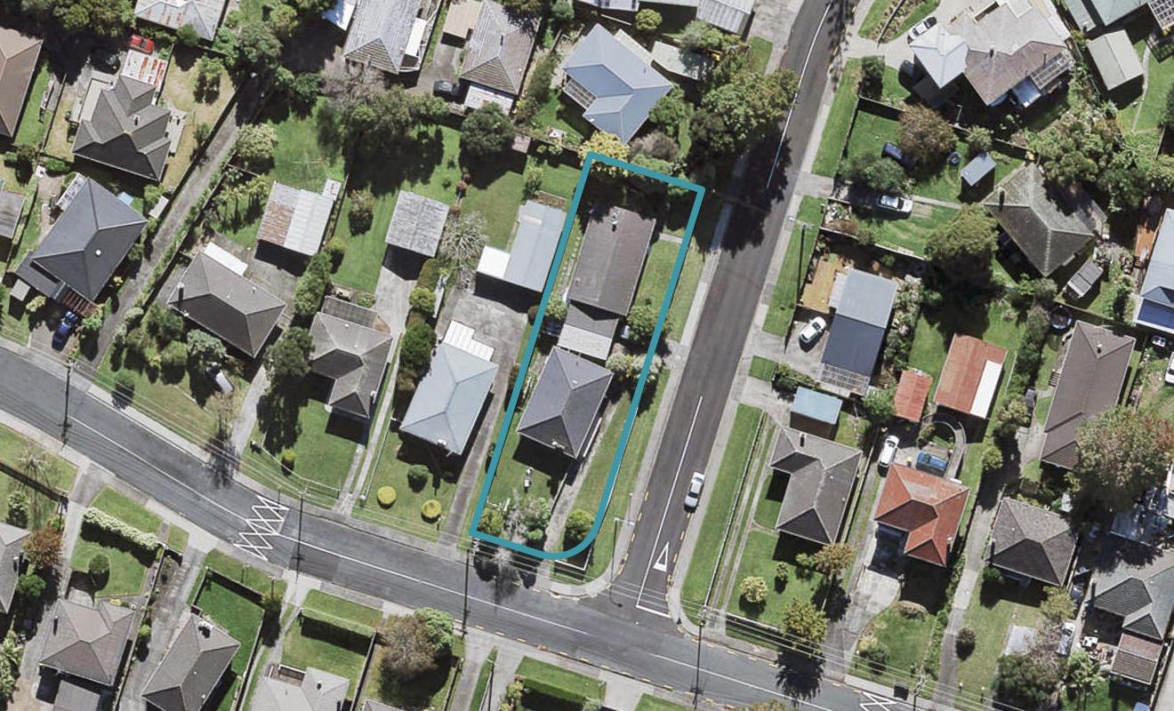 2 Ozich Avenue, Te Atatu South, Auckland - Carousel 1