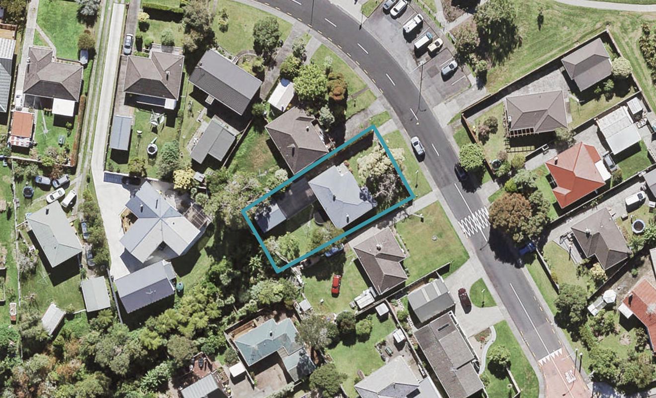 5 La Rosa Street, Green Bay, Auckland - Carousel 1