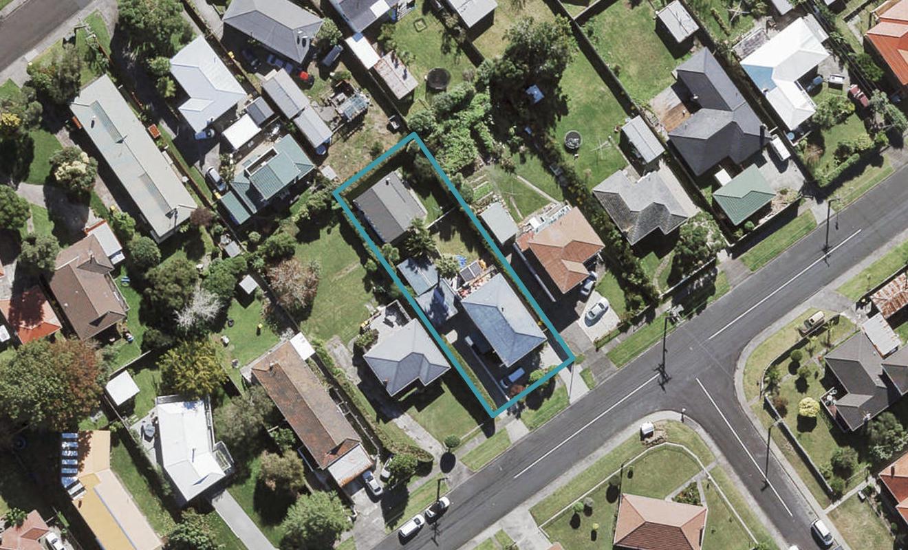 42 Roberts Road, Te Atatu South, Auckland - Carousel 1