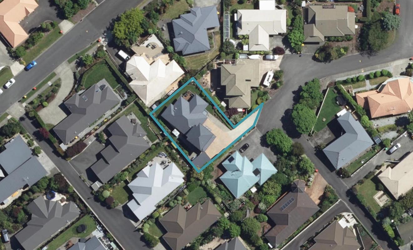 12 Idesia Grove, Richmond, Richmond - Carousel 1