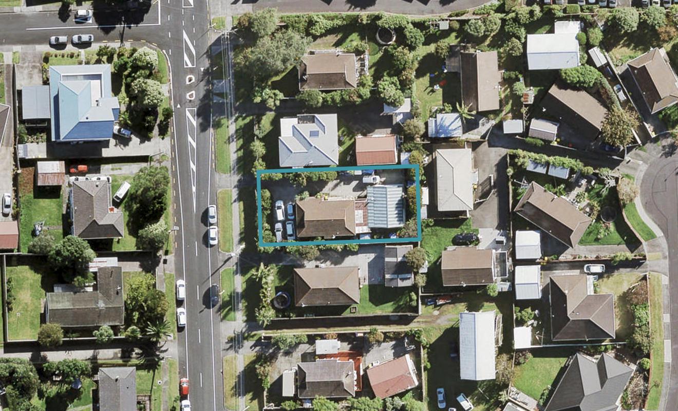 46 Beach Road, Te Atatu Peninsula, Auckland - Carousel 1