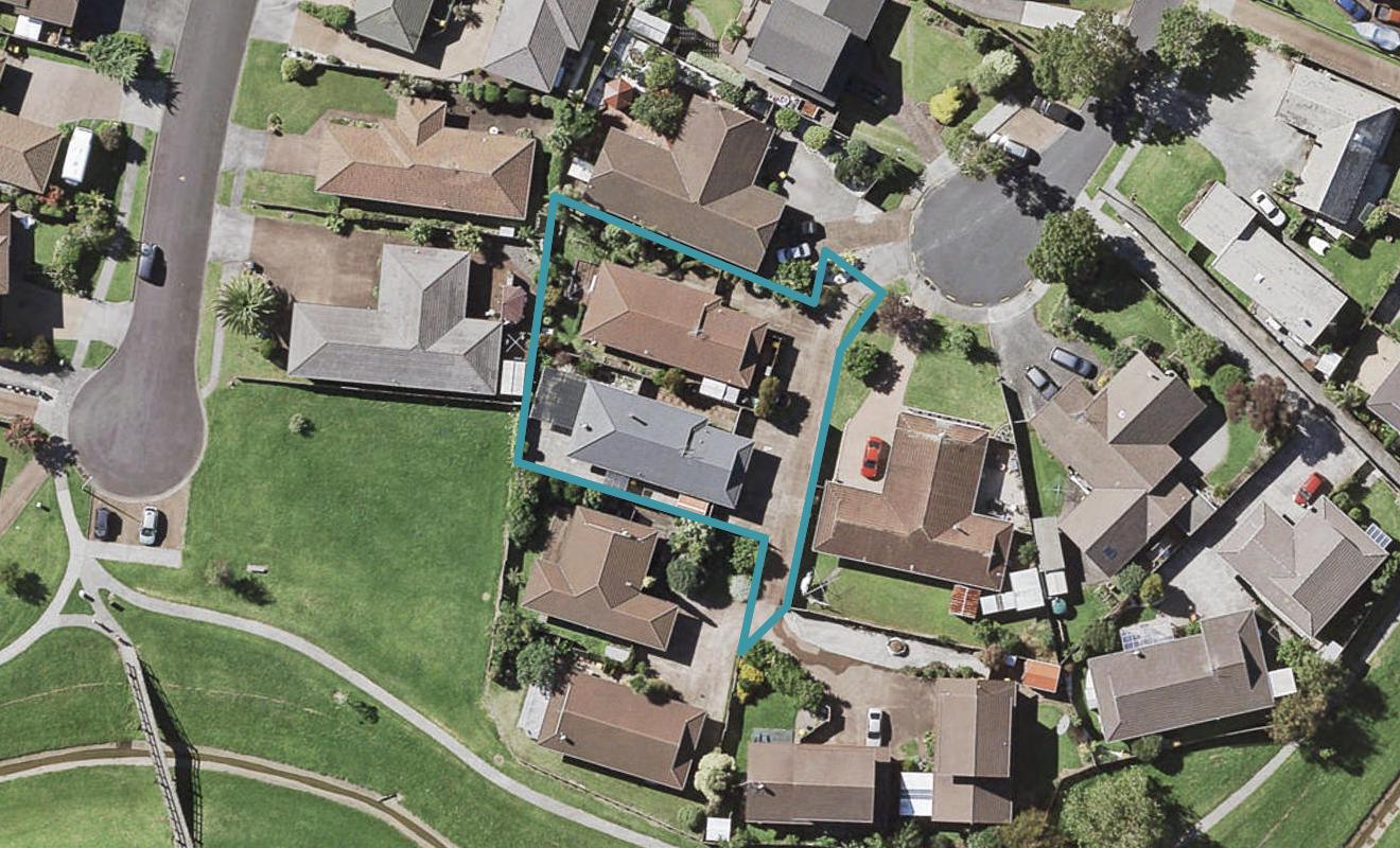 2/9 Kallaroo Place, Botany Downs, Auckland - Carousel 1