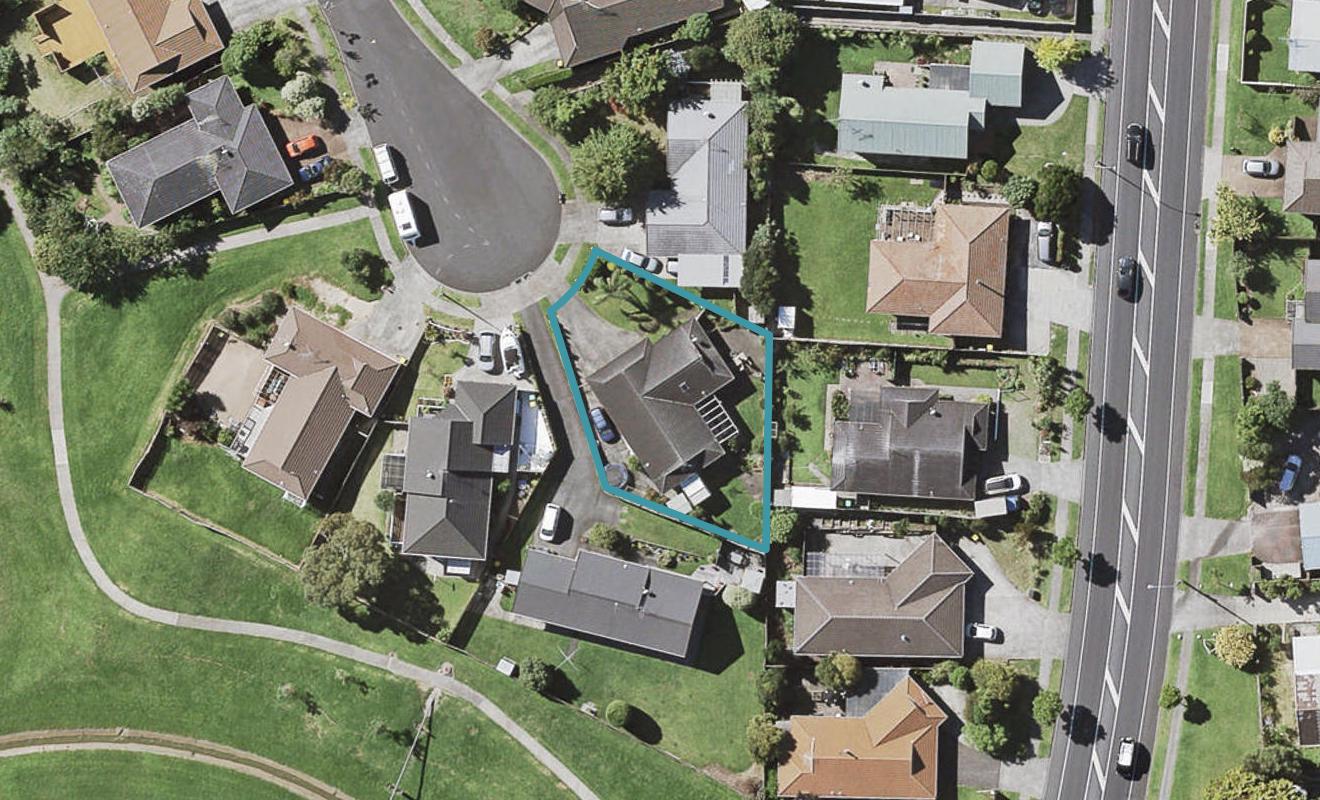 32 Pinewood Grove, Botany Downs, Auckland - Carousel 1