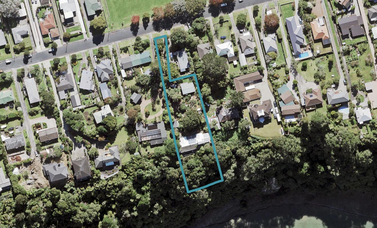 54 Cliff View Drive, Green Bay, Auckland - Carousel 1