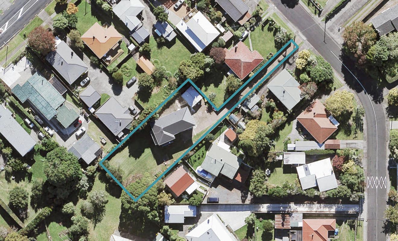 5 Taupo Street, Green Bay, Auckland - Carousel 1