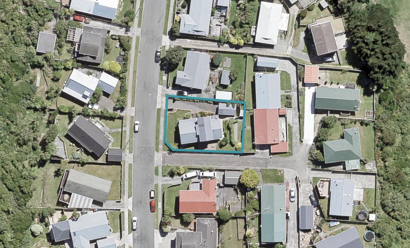 8 Mossburn Grove, Kelson, Lower Hutt - Carousel 1