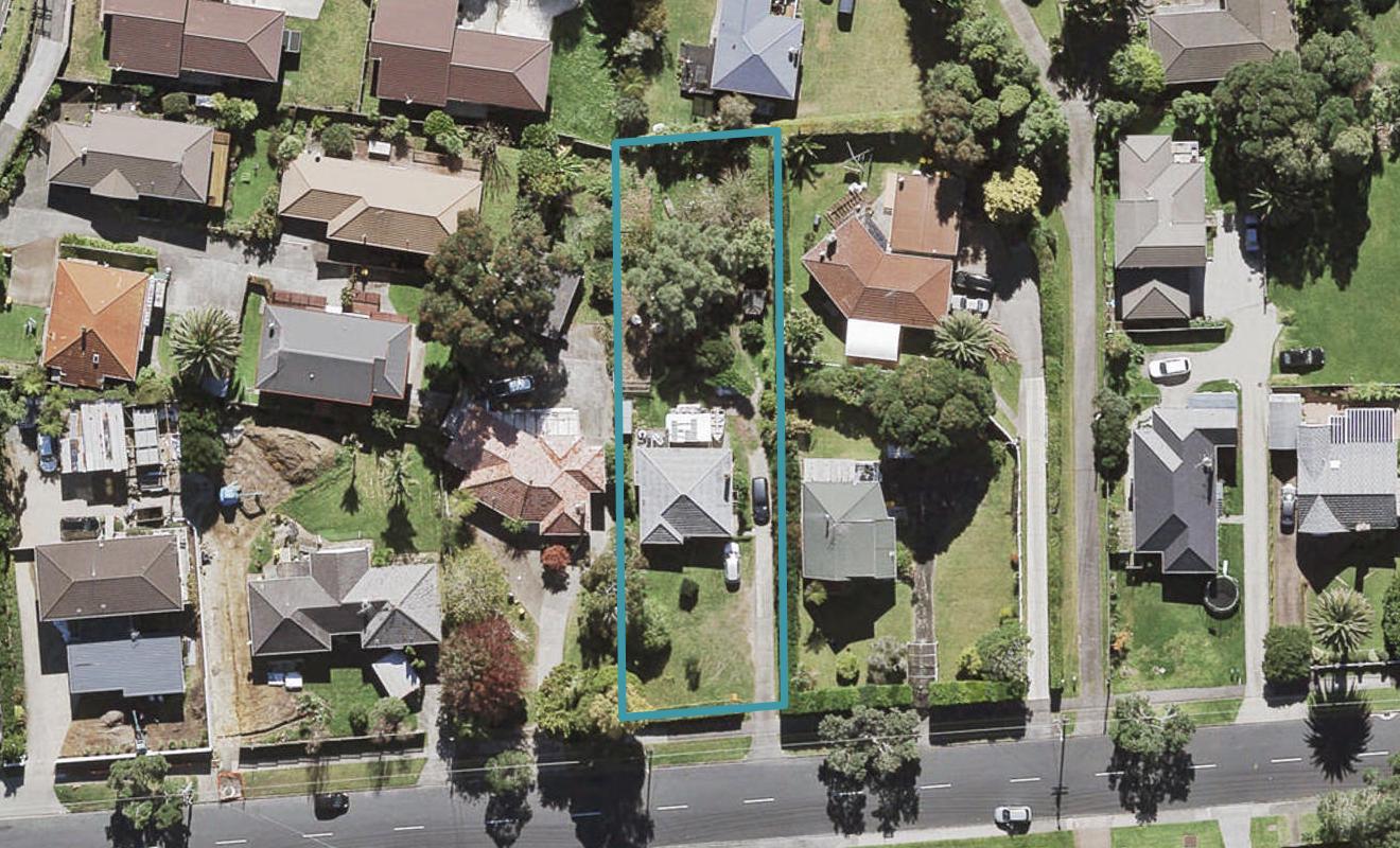 8 Tirimoana Road, Te Atatu South, Auckland - Carousel 1