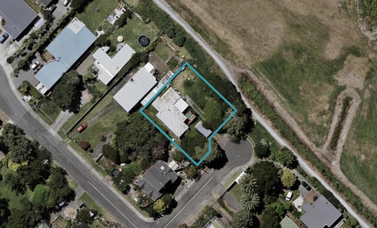 17 Waikare Road, Raumati Beach, Paraparaumu - Carousel 1