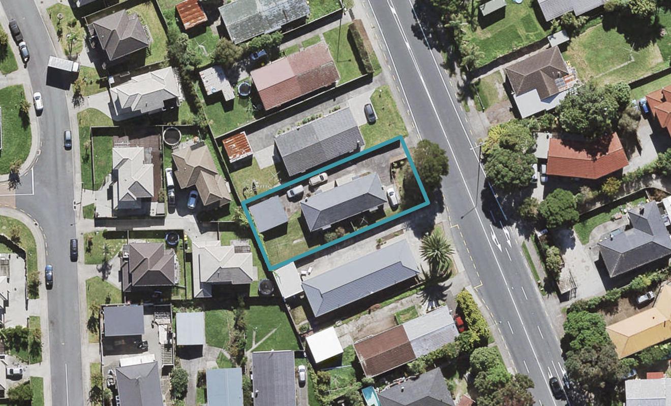 2/116 Te Atatu Road, Te Atatu South, Auckland - Carousel 1